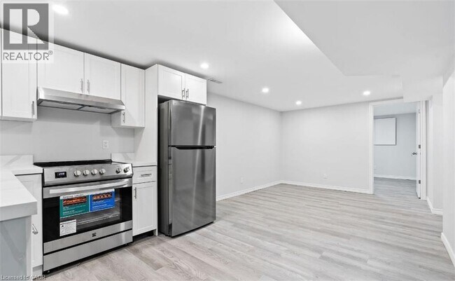 Photo du bâtiment - 304 First Ave