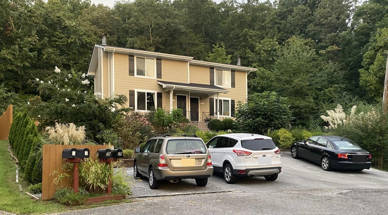 Primary Photo - 777 Winding Hills Ln