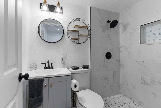 Foto del edificio - 412 Harwood St