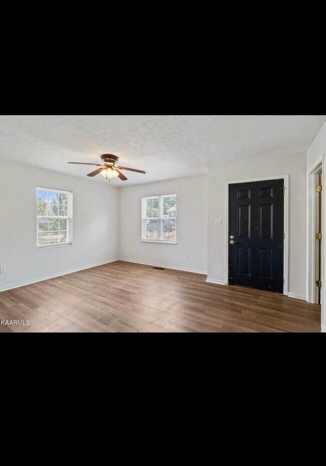 Foto del edificio - 2917 Woodmont Rd NE