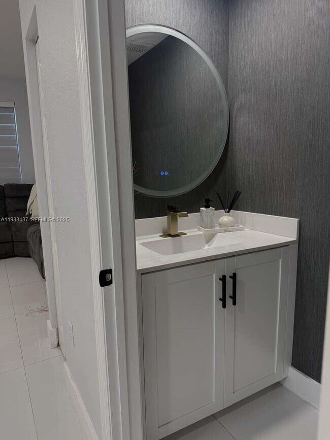 Foto del edificio - 10598 West 33rd Ct