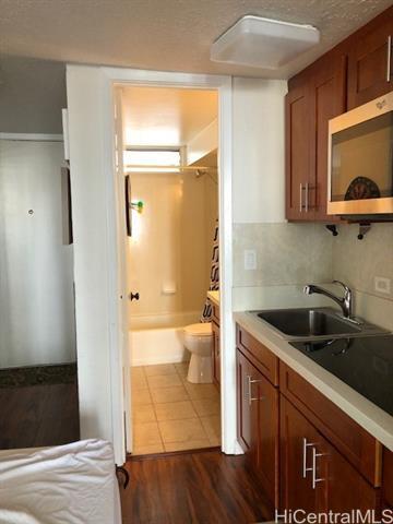 Building Photo - 2509 Ala Wai Blvd