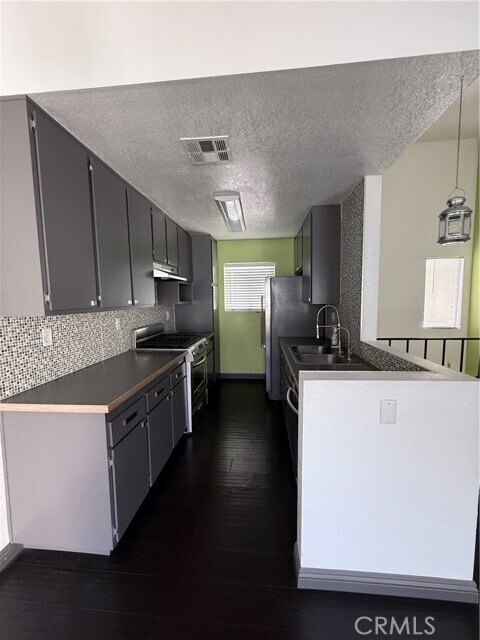 Foto del edificio - 24316 Sylvan Glen Rd