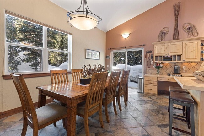 Foto del edificio - "Luxurious 3-Bed Sanctuary in Breckenridge – 4.5 Baths & Expansive 2979 sq. ft. of Comfort!"