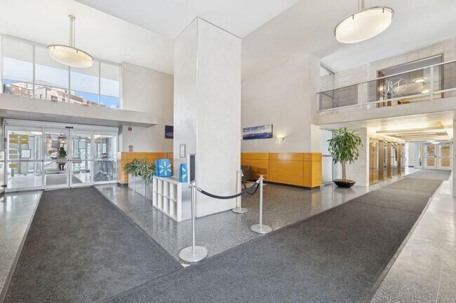 Foto del edificio - 6040 JFK Blvd E
