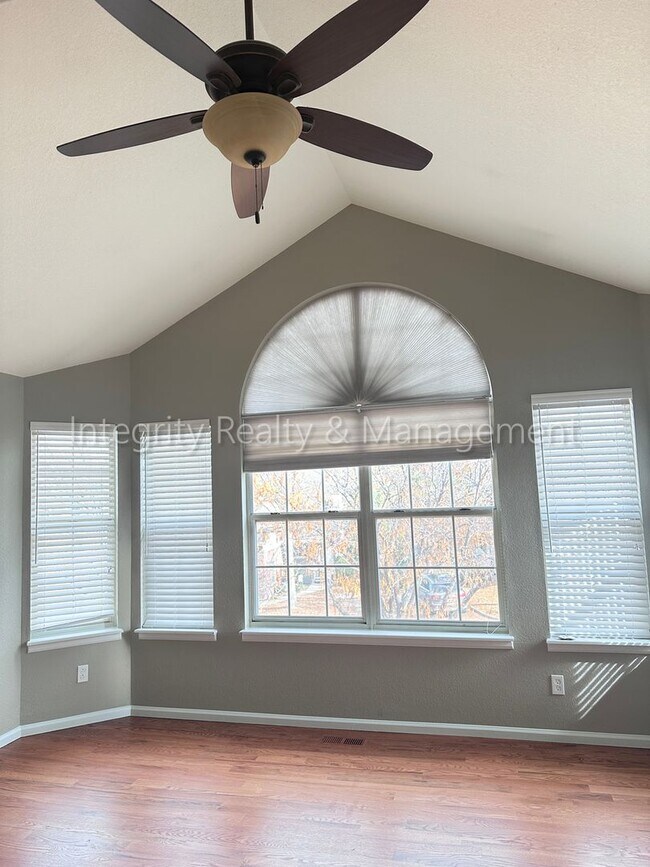 Building Photo - 2 Bed/2.5 Bath, 1,431 Sqft - 7701 S Monaco...