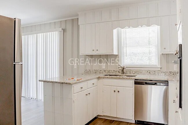 Building Photo - 1155 Darlington Dr