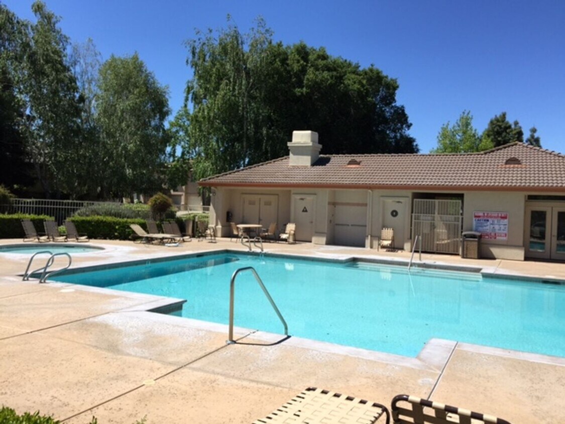 Foto del edificio - Pleasanton Valencia Neighborhood, Single Story Corner Lot, 2 BD, 2 BA. Great Schools Donlon Elem....