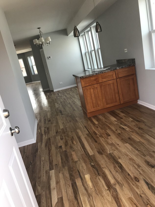 Foto principal - 7715 S Saint Lawrence Ave