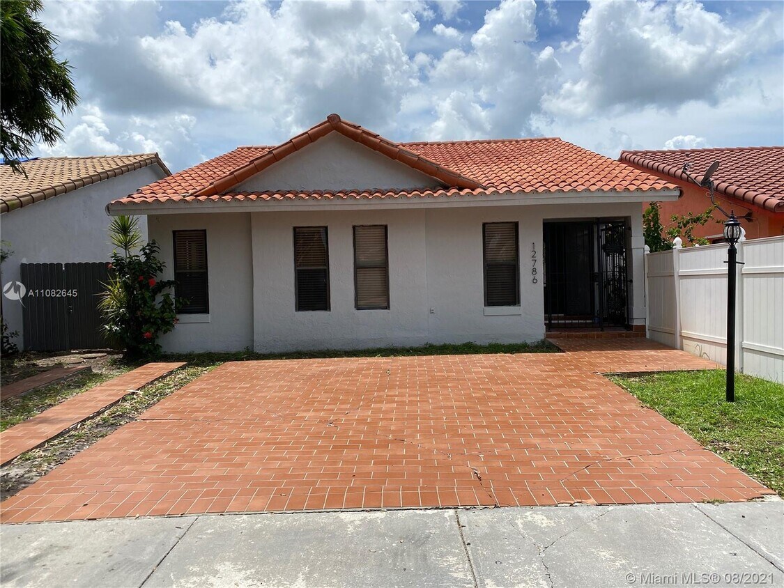 12786 NW 102nd Pl, Hialeah Gardens, FL 33018 House Rental in Hialeah