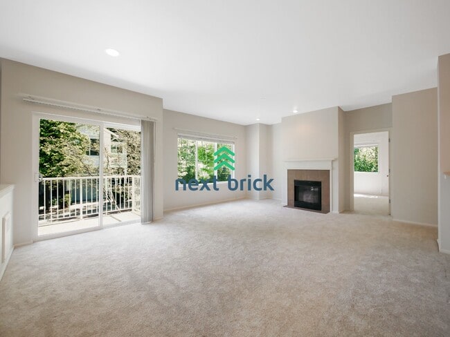 Building Photo - "Spacious 2-bedroom, 2 bathrooms in Prime Renton Location!"