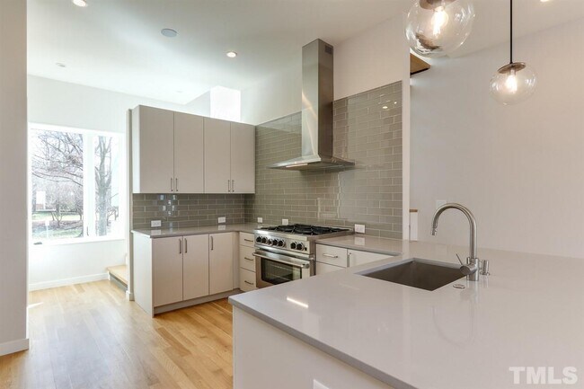 Building Photo - 420 Chavis Way
