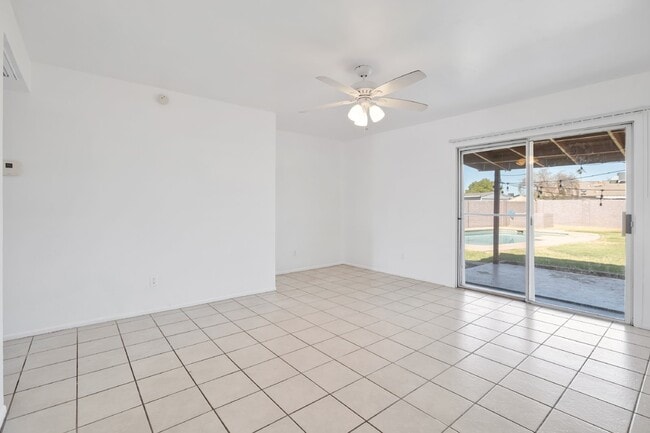 Building Photo - 2104 E Cornell Dr