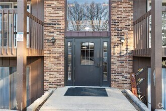 Building Photo - 1000 Piper Rd