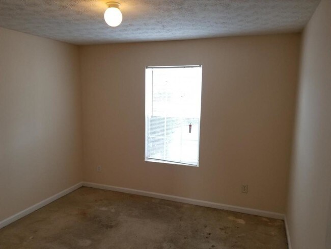 Building Photo - 556 Forest Hills Path