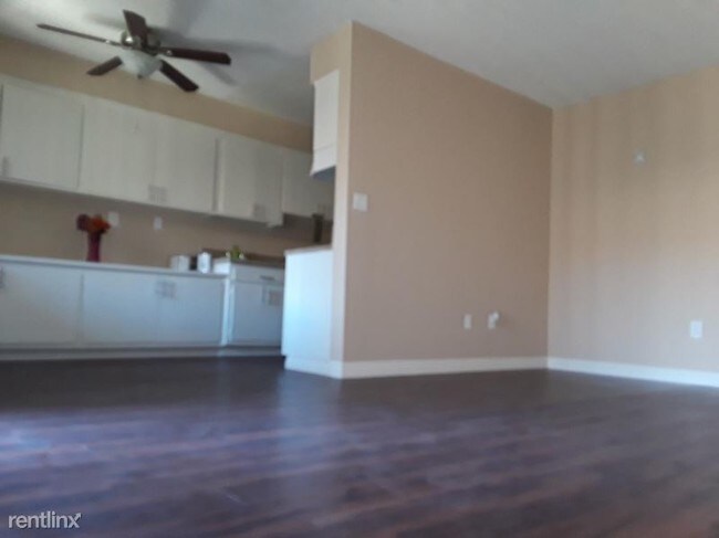 Foto del edificio - 9348 Somerset Blvd