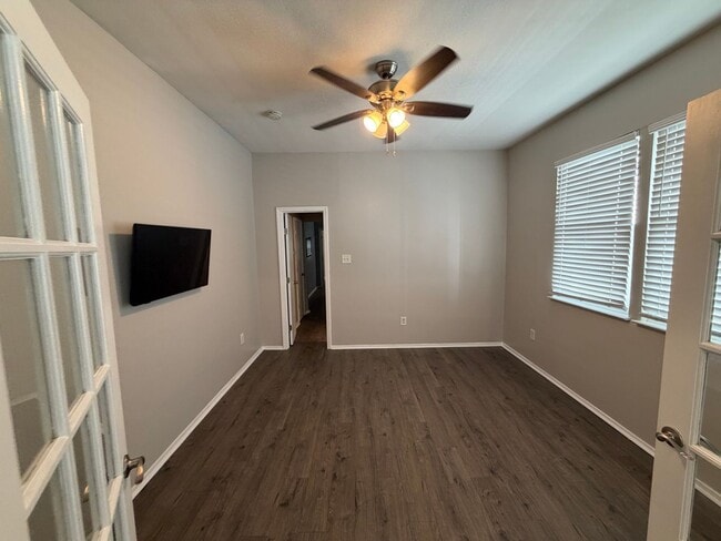 Building Photo - 3642 Fairmont Dr