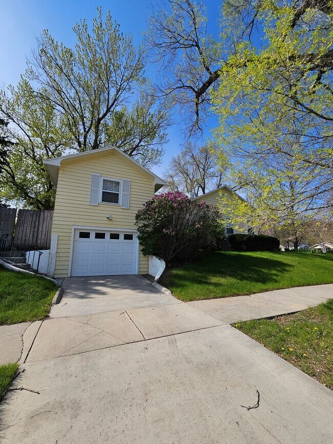 Foto del edificio - 4 BED | 2.5 BATH | SPACIOUS HOME | WEST BO...