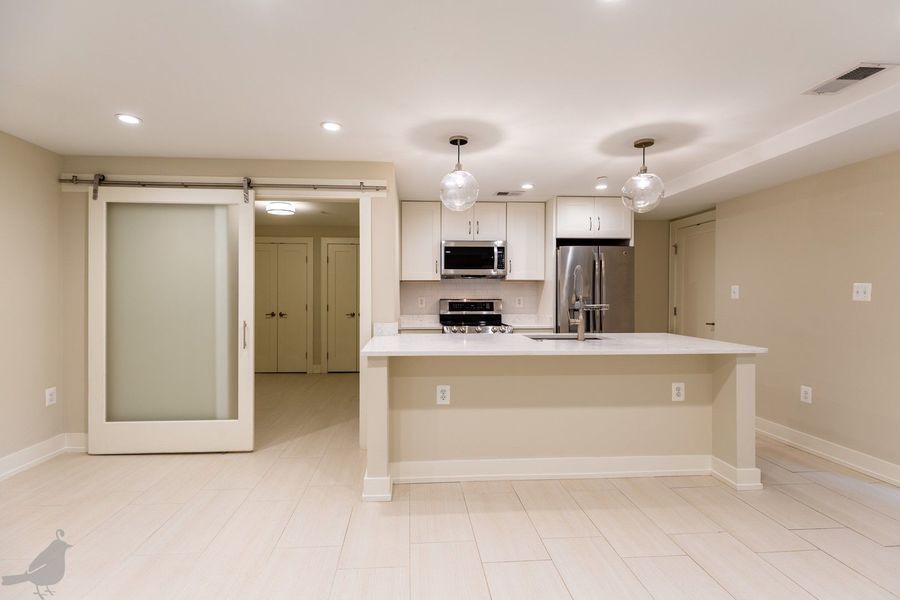Primary Photo - Chic One-Bedroom Plus Den Near Eastern Mar...
