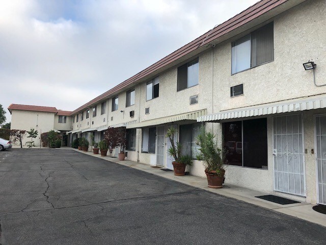 Parking Lot - 11015 Kittridge St