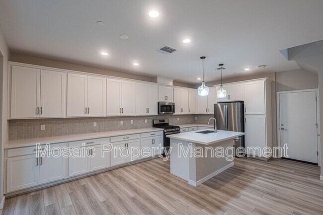 Foto del edificio - 678 E Furness Dr