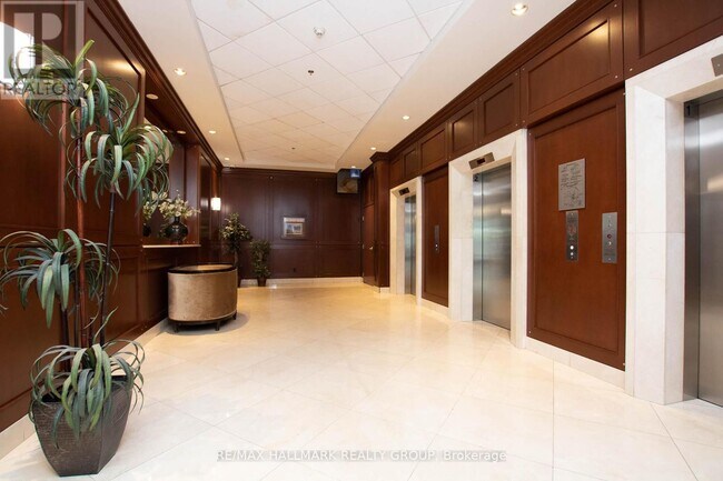 Photo du bâtiment - 1701-200-200 Rideau St