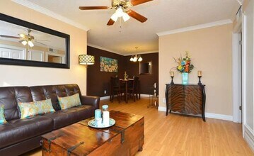 Building Photo - 2900 Briarhurst Dr