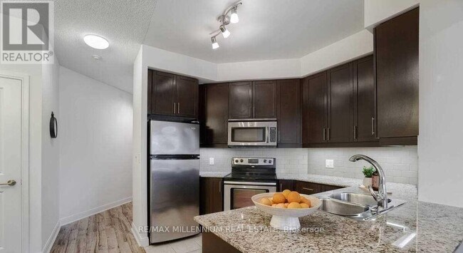 Building Photo - 80 Absolute Ave