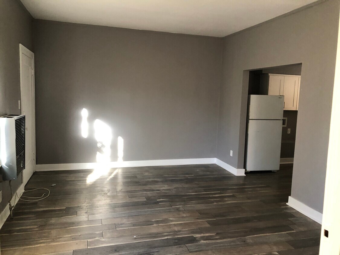 spacious main room - 4504 N Figueroa St