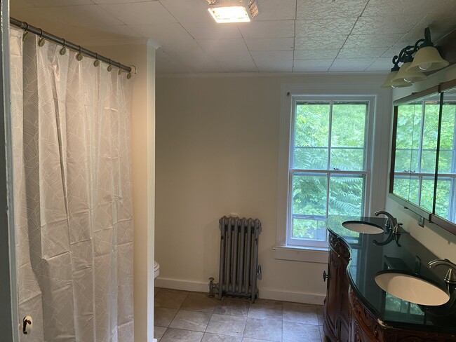 Building Photo - 56 Chapel St