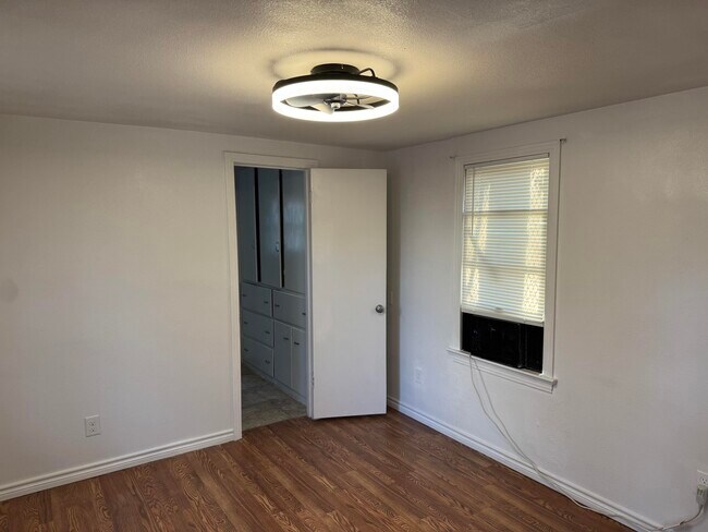 Foto del edificio - 2708 20th St