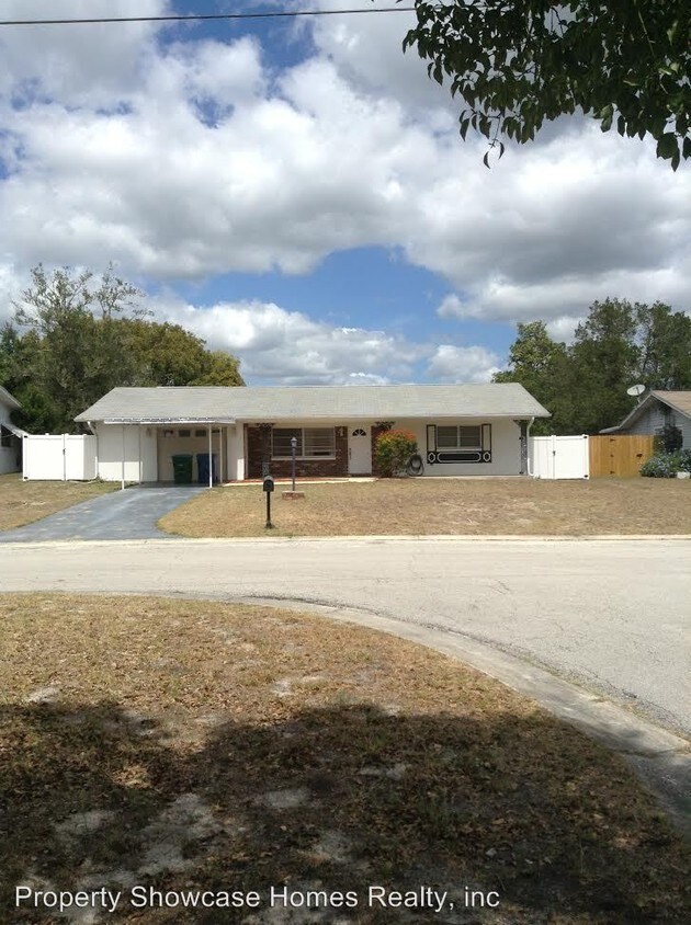 Primary Photo - 605 Poinsettia Dr