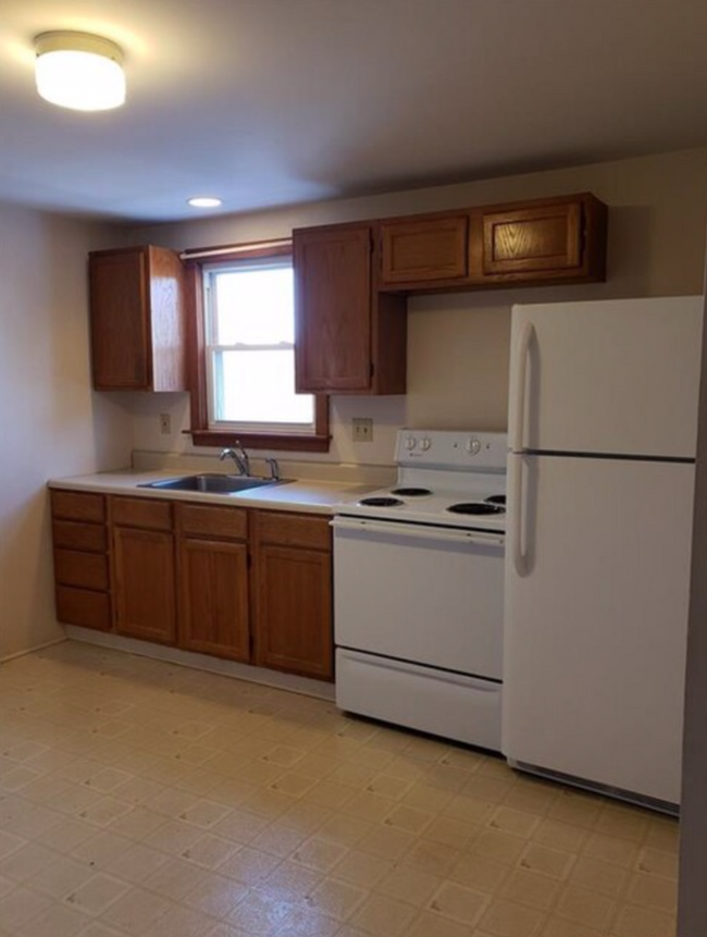 Kitchen - 87 Main St
