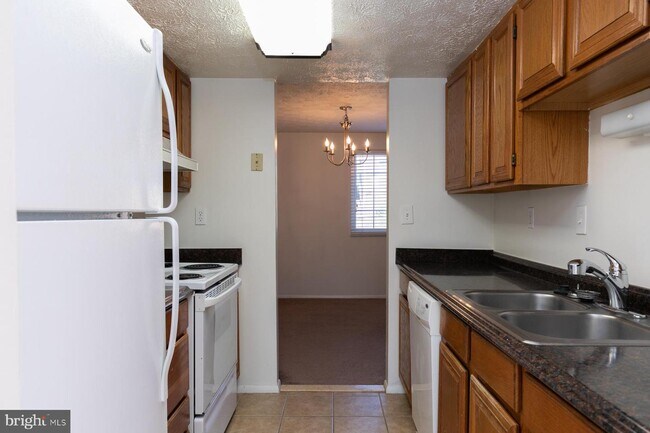 Building Photo - 12158 Purple Sage Ct