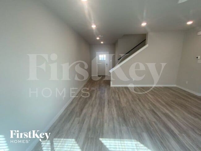 Building Photo - 325 Nima Ln