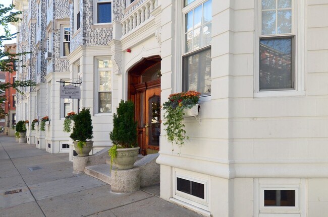 Foto del edificio - 66 Westland Ave