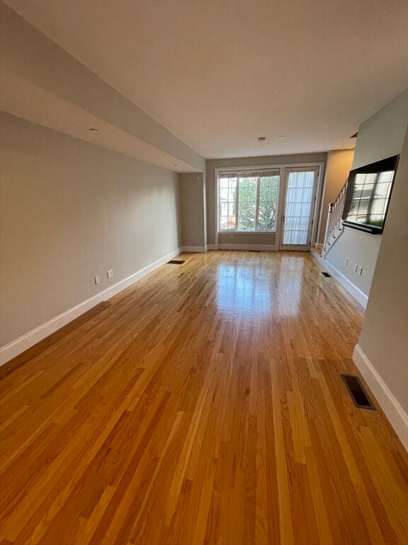 Foto del edificio - 93 E Central St