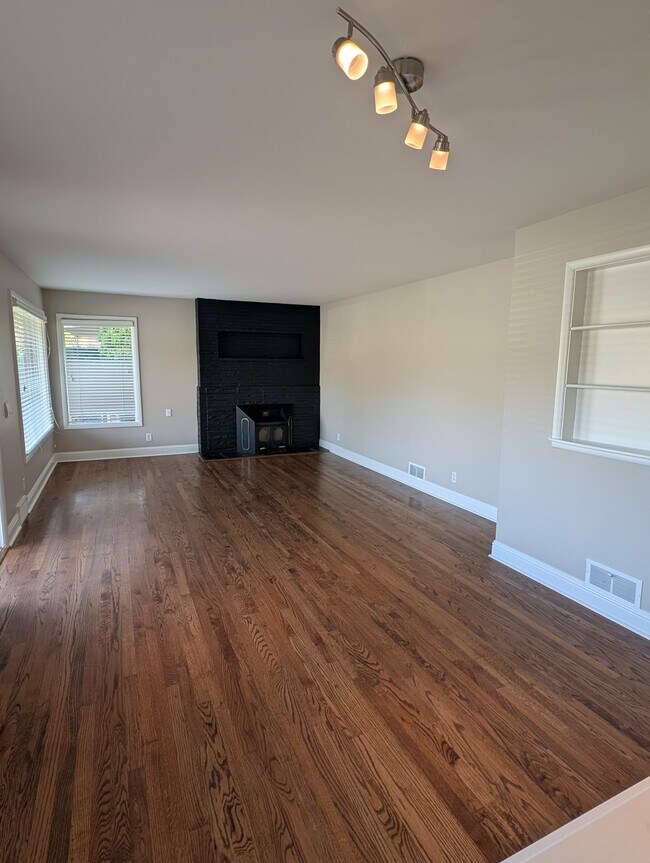 Sala de estar 1 - 2907 W Princeton Ave