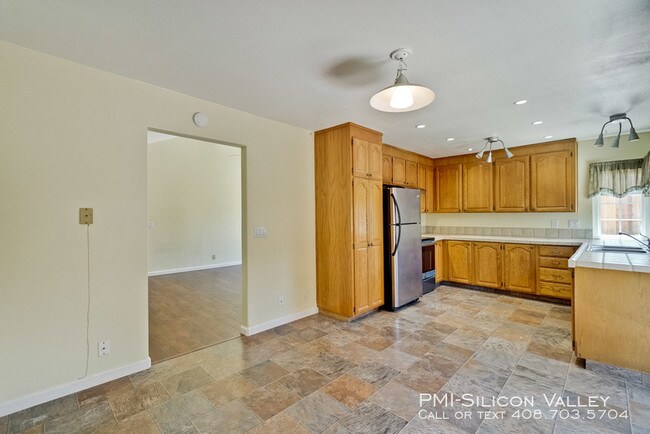 Foto del edificio - Awesome Home At Santa Teresa Foothills!