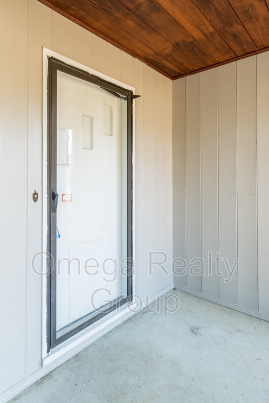 Building Photo - 1327 Johnston Dr