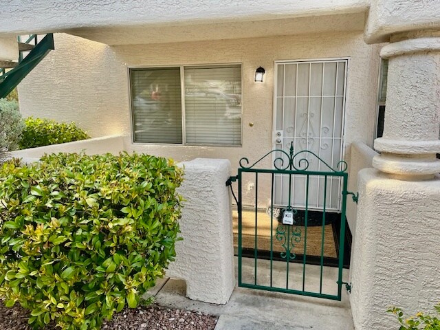 Foto principal - 7948 Decker Canyon Dr
