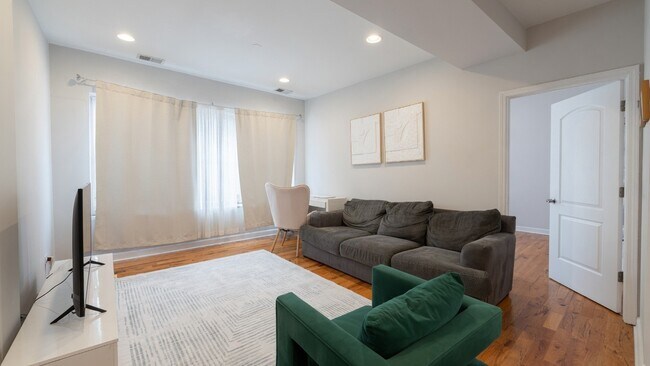 Foto del edificio - 7225 N Rogers Ave