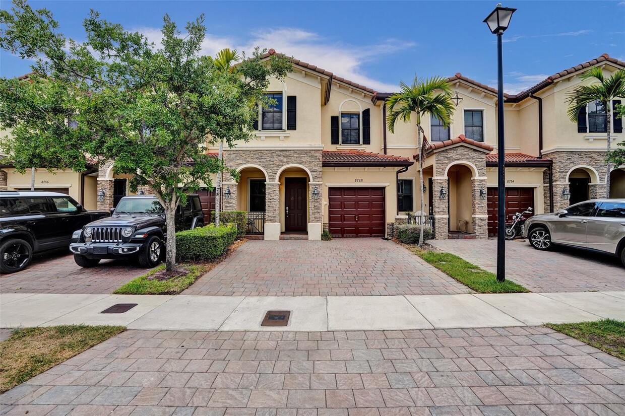 Foto principal - 8768 NW 98th Ave