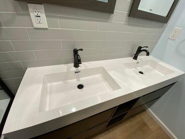 Sink - 24353 Walnut St