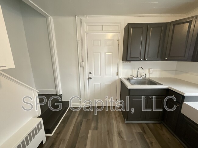 Building Photo - 204 N West St