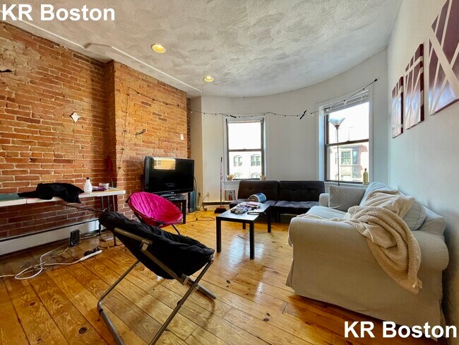 Building Photo - 627 Columbus Ave