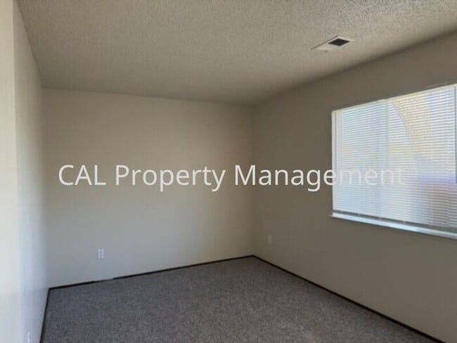 Foto del edificio - Northgate Village Condo 2 Bed/1 Bath!