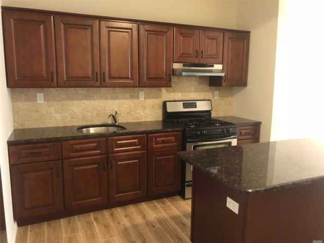 Foto principal - 67-13 Fresh Pond Rd
