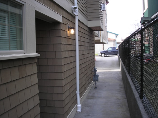 Building Photo - 532 24th Ave S