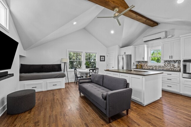 Photo - 724 Walnut Ave Townhome